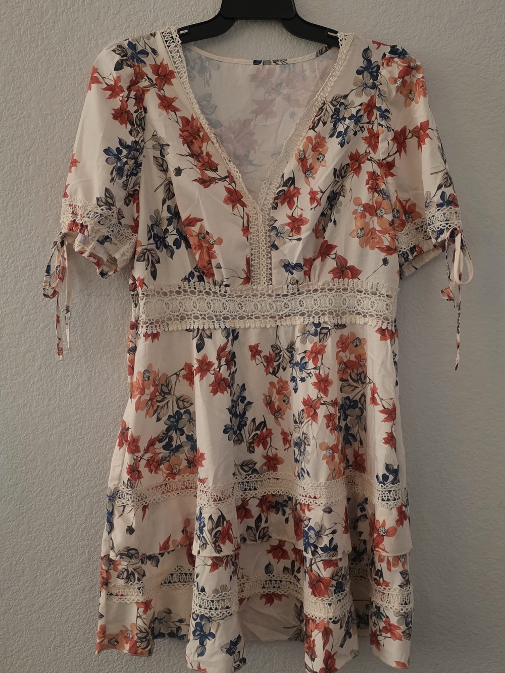 SHEIN White Floral V-Neck Short Sleeve Tunic with Lace Trim